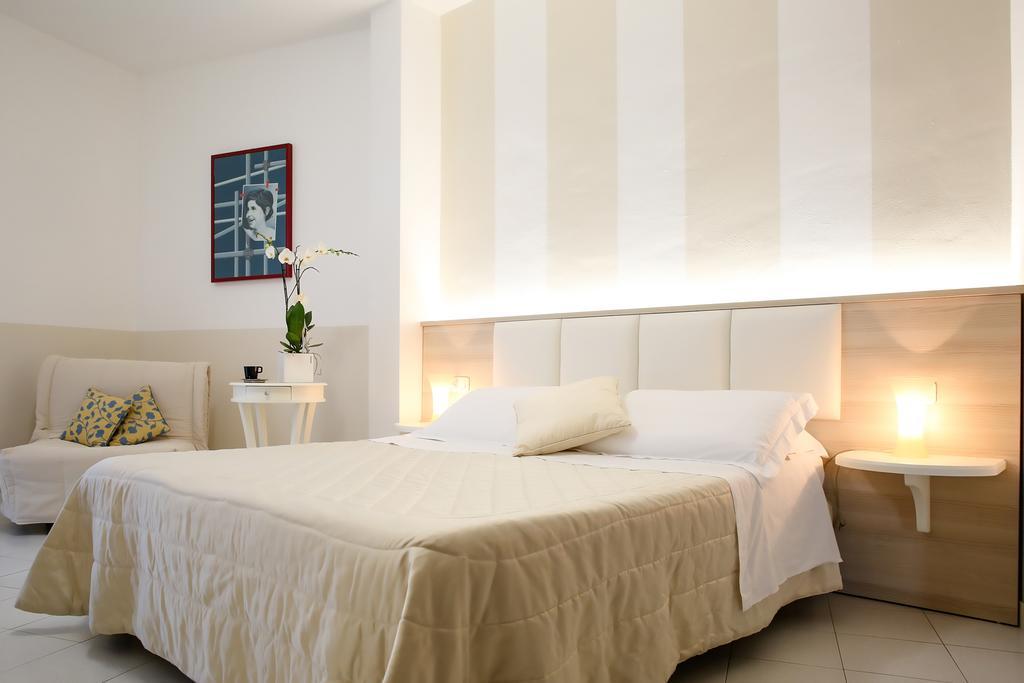 מרינה די גרוסטו Hotel Rosmarina מראה חיצוני תמונה